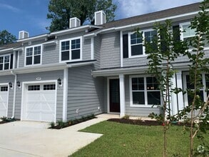 Building Photo - 2409 Thoroughfare Dr