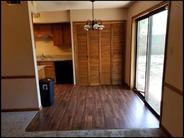 Foto del edificio - 39 Oak Forest Loop