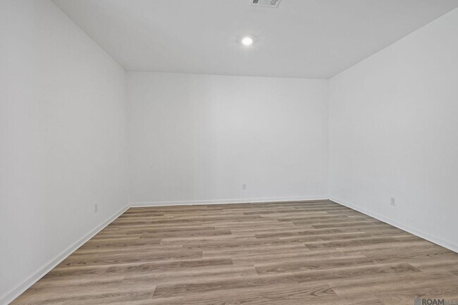 Foto del edificio - 15820 Loussier Dr