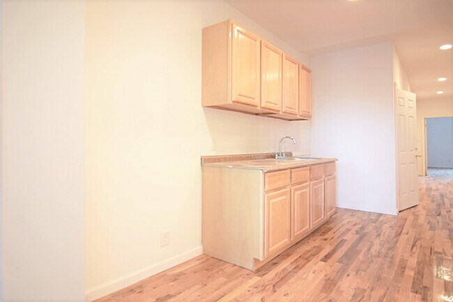 Building Photo - 61-13 55th St