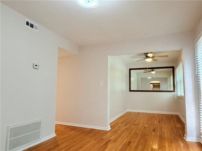 Foto del edificio - 1166 Booth Rd
