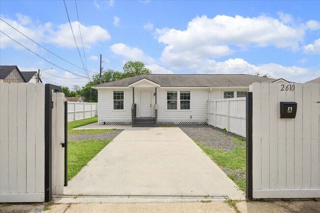 Building Photo - 2610 Cochran St