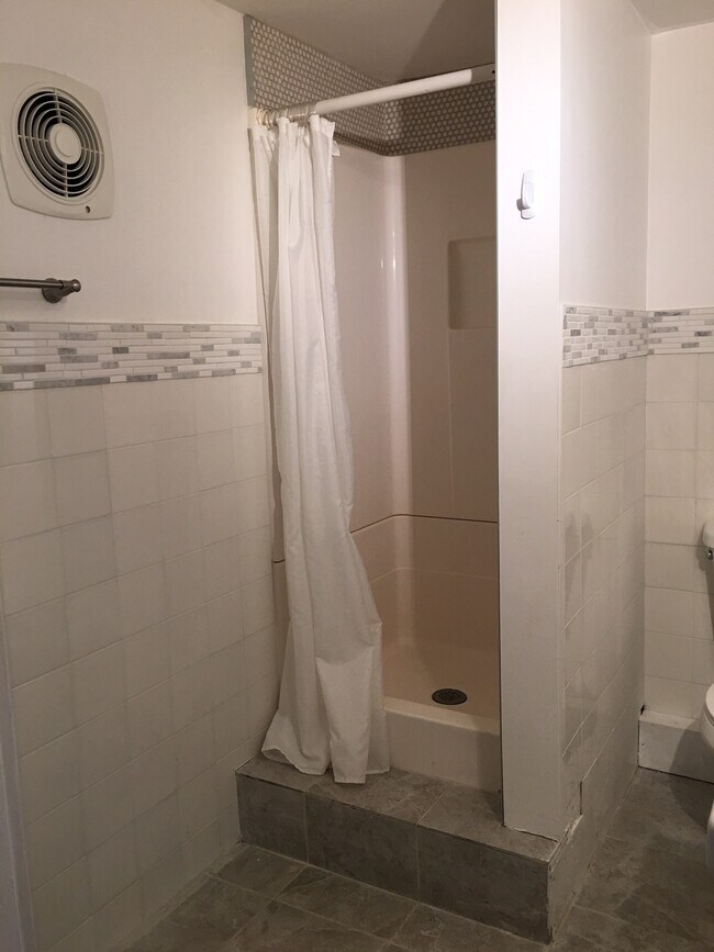 Foto del edificio - Johnson Village Apartments, LLC