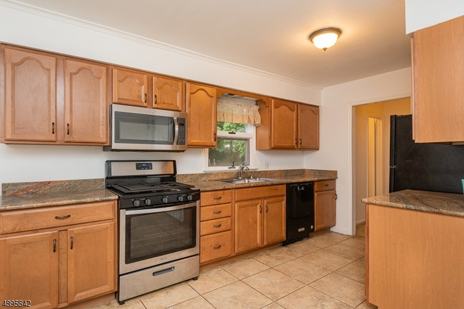 Building Photo - 8 Manheim Rd