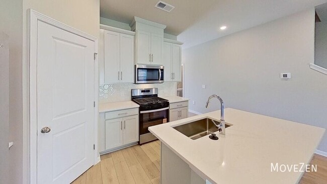 Building Photo - 1171 Abbott St