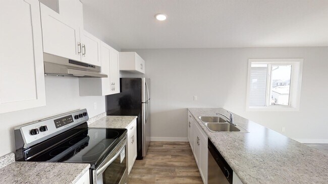 Building Photo - 9529 113 Ave