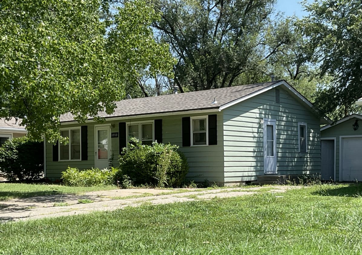 Primary Photo - 1713 SE Sage St