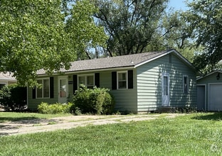 Building Photo - 1713 SE Sage St