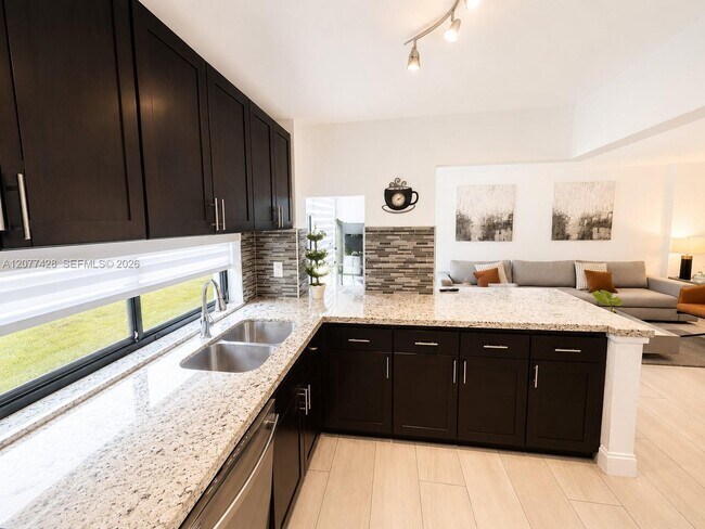 Foto del edificio - 16919 N Bay Rd