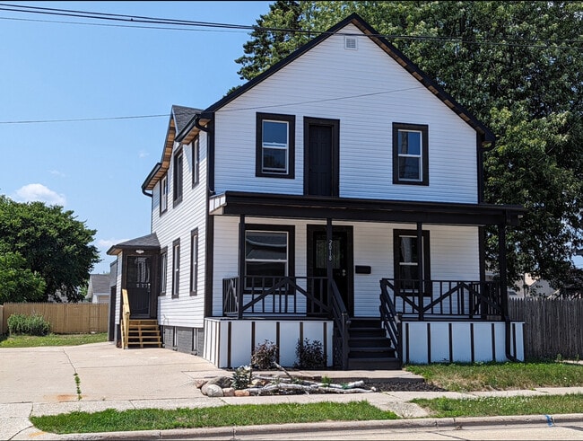 Building Photo - 2018 Monroe St