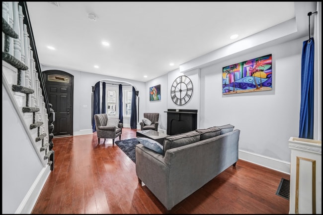 Building Photo - For rent in the Trinity Vicinity, Wilmingt...