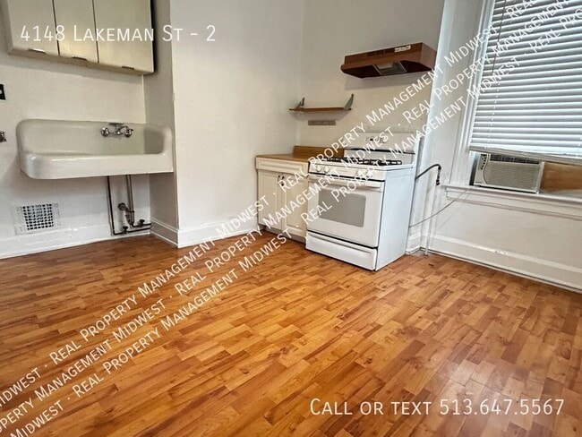 Foto del edificio - 4148 Lakeman St