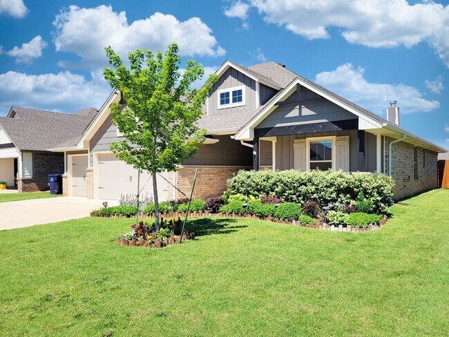 Foto del edificio - 648 Red River Dr