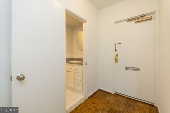 Foto del edificio - 6301 N Charles St