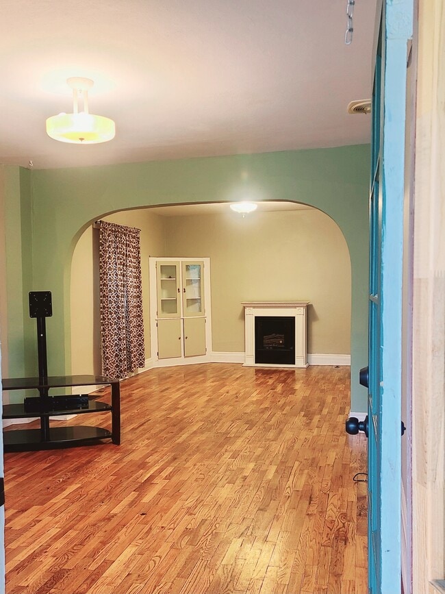 Photo - 727 Collyer St House