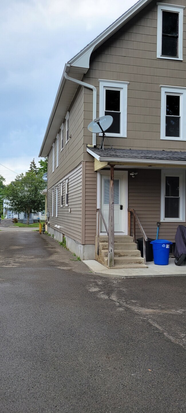 Exterior trasero - 31 Maple Ave