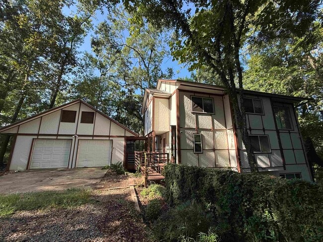 Building Photo - 1828 S Magnolia Dr
