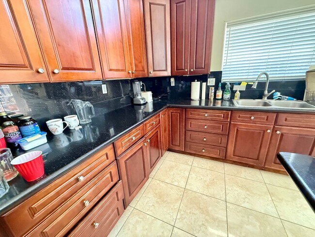 Foto del edificio - Rancho Penasquitos 6 Bedroom Home For Lease
