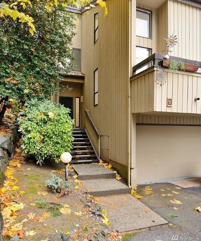 Building Photo - Northup Central Townhome
