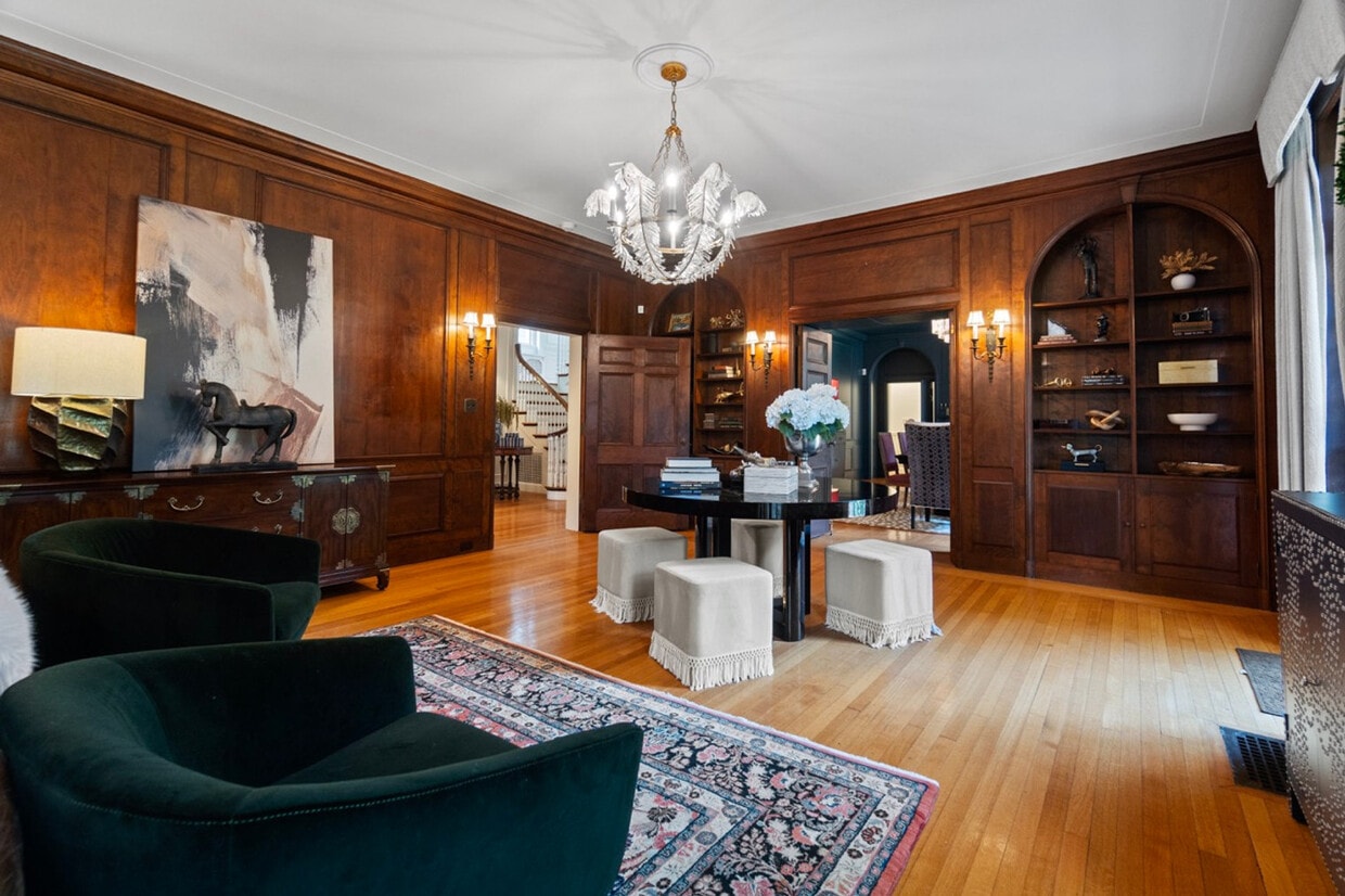 Primary Photo - 91 Algonquin Rd