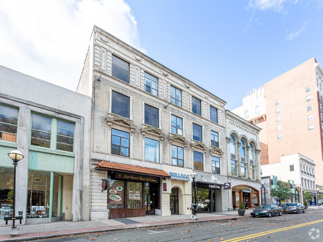 Building Photo - 954-960 Chapel St