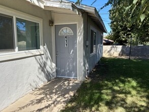 Building Photo - 411 Maple St