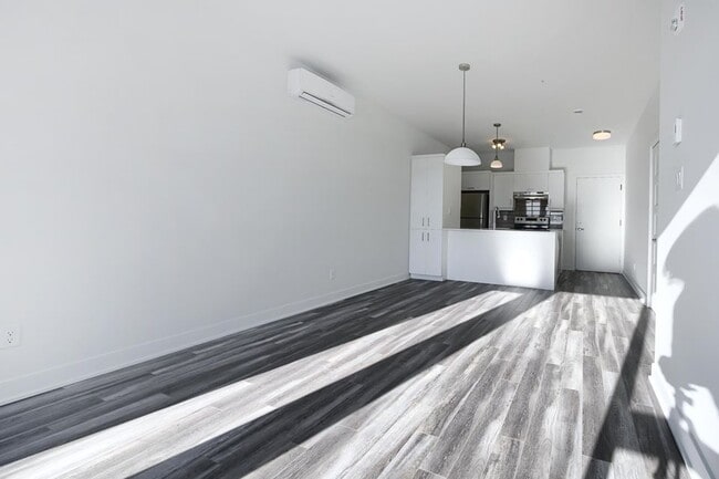 Building Photo - 430 Rue Notre-Dame