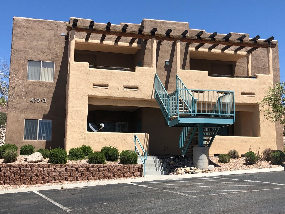 Primary Photo - APPLICATION PENDING- Spacious & Move-In Re...