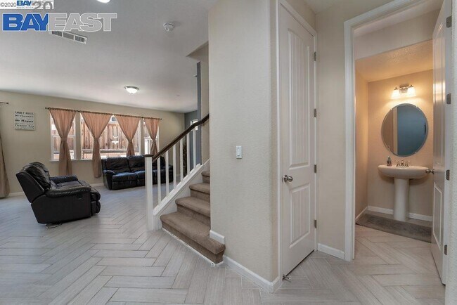 Building Photo - 1607 Roma Dr