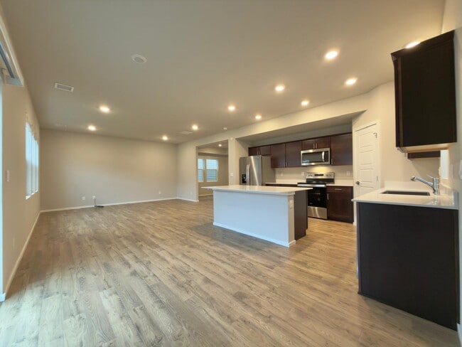 Foto del edificio - 3883 Clinton Rd