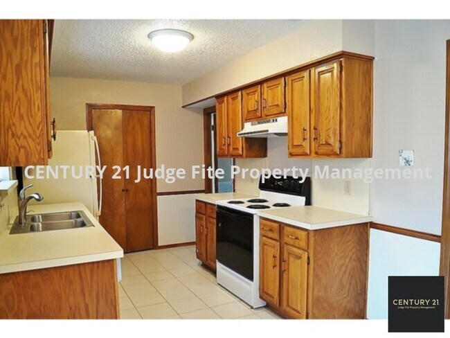 Building Photo - Charming Single Story 3/2/2 in Carrollton ...