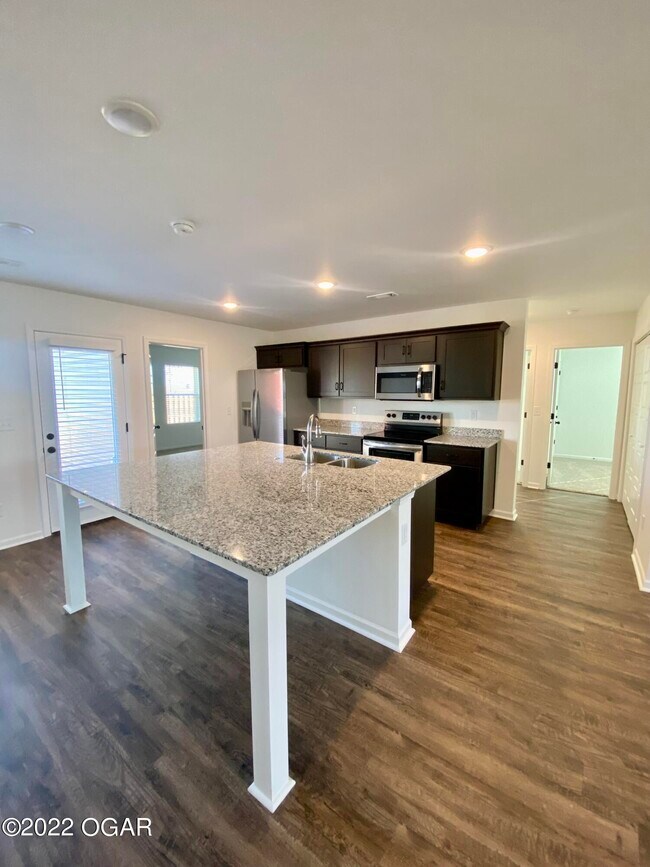 Foto del edificio - 325 Eagle Edge Dr