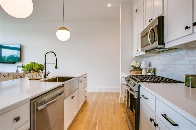 Building Photo - 6039 Lewis St