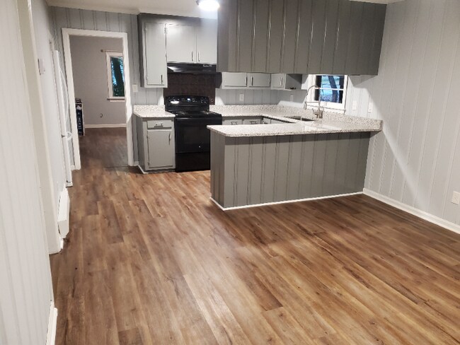 Foto del edificio - 7639 Fletcher Ave