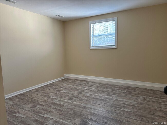 Building Photo - 9 Juniper Pl