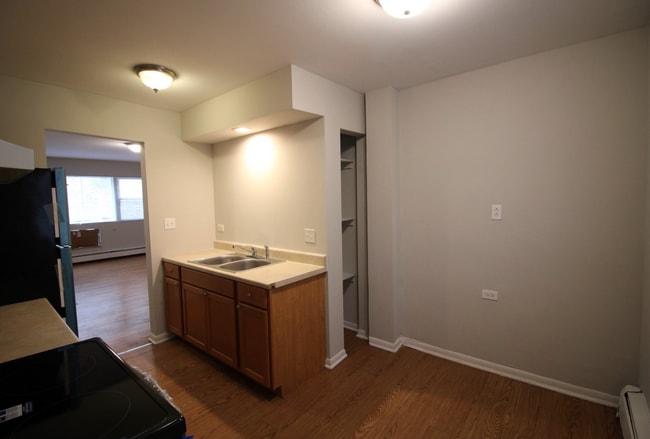 Kitchen/Pantry - 1644 W Morse Ave