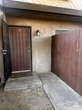 Building Photo - 5808 Almendra Ct