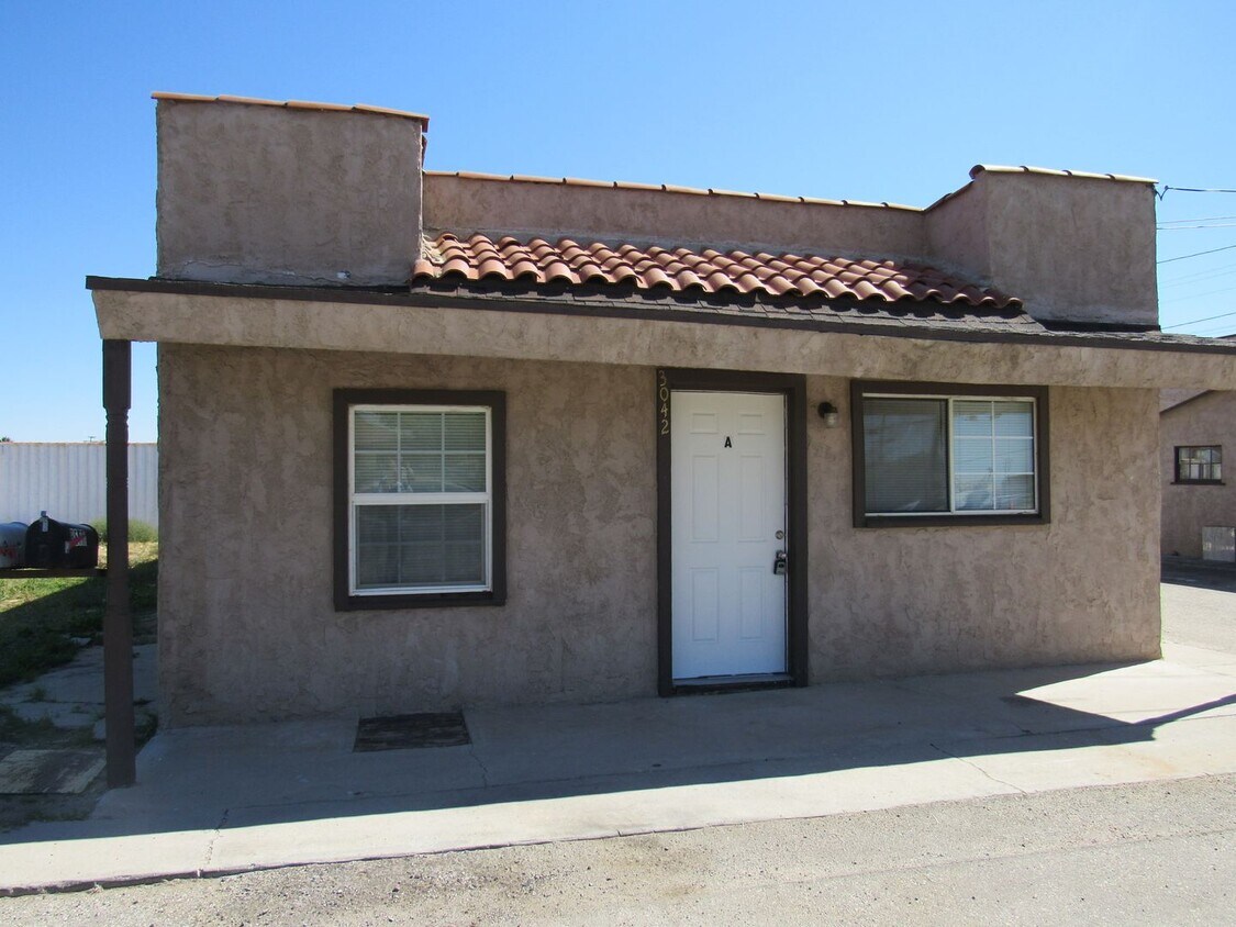 3042 Sierra Hwy Unit A, Rosamond, CA 93560 Room for Rent in Rosamond