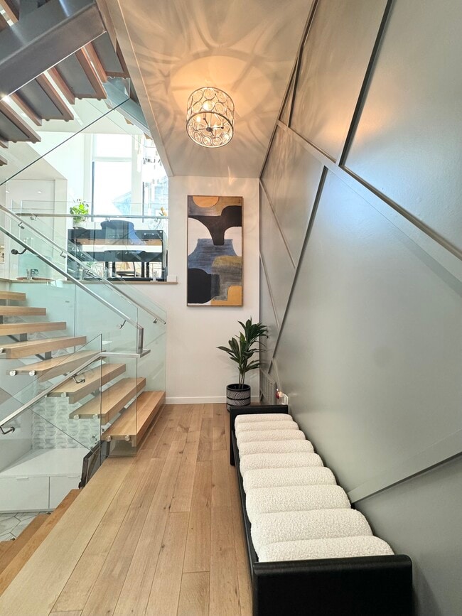 Building Photo - 4732 Mercier St