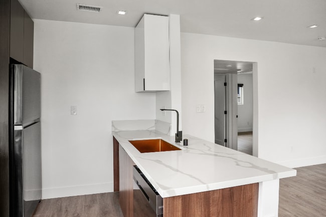 Foto del edificio - 701 N Hill Pl