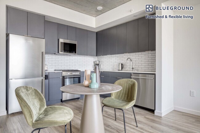 Building Photo - 210 8th Ave N