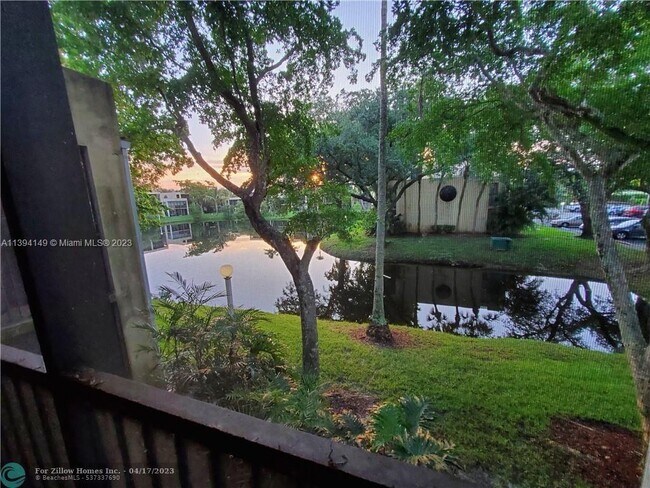 Building Photo - 2930 SW 87th Terrace