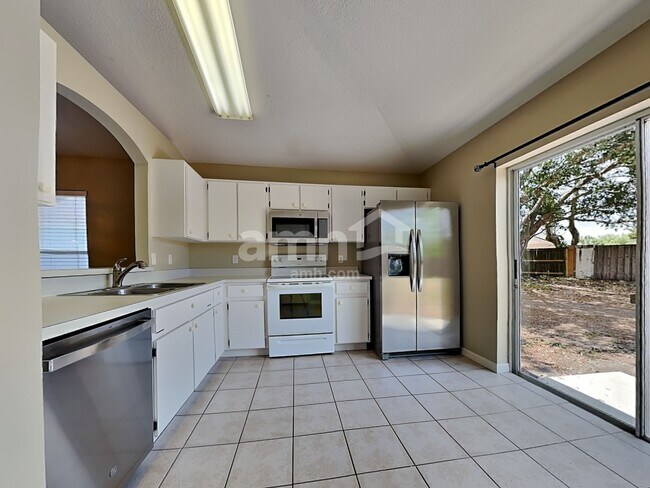 Foto del edificio - 1739 Mosaic Forest Dr