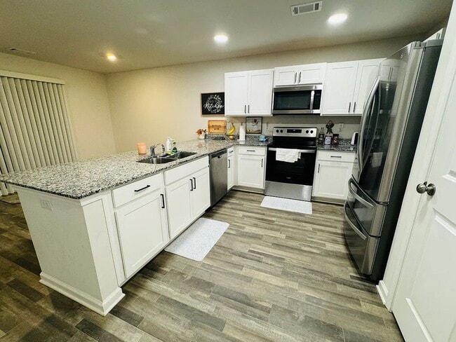 Building Photo - Spacious 5BR House in Anderson