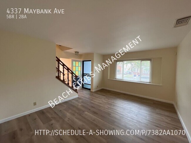 Building Photo - Beautiful Large 5 Bedroom, 3 Bathroom Home...
