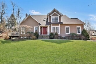 Building Photo - 8 Caruso Pl