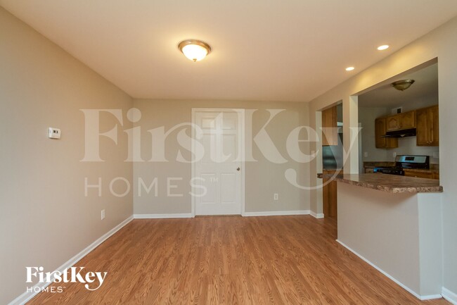 Building Photo - 201 W 10th St