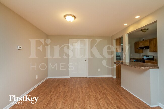 Foto del edificio - 201 W 10th St