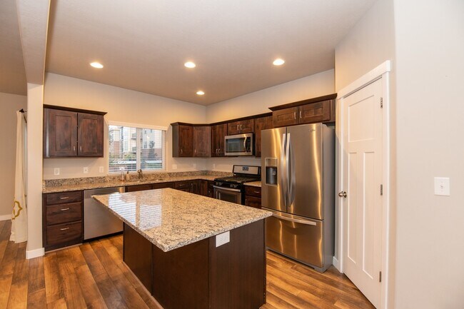Building Photo - Beautiful Home in Midvale!