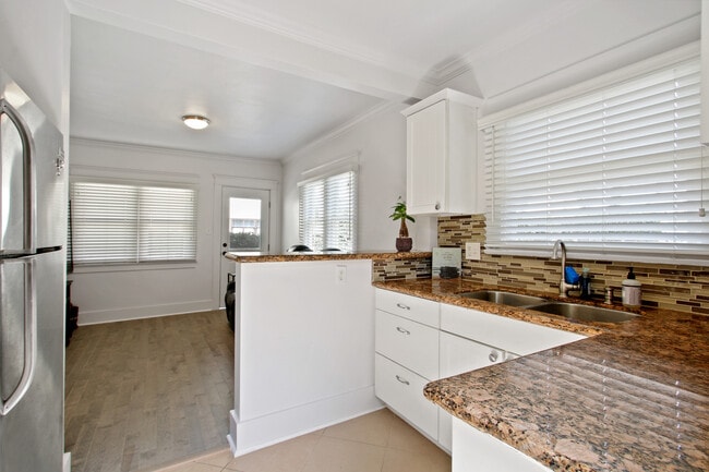 Building Photo - 4002 E Colorado St